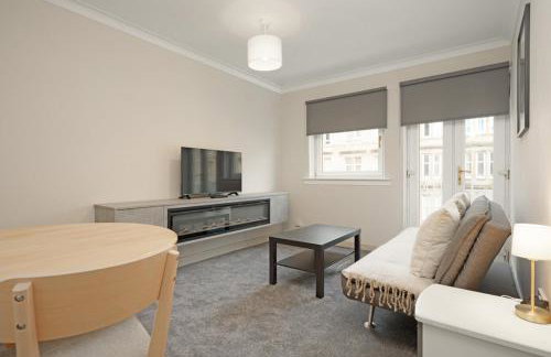 1BR Shawlands Walk To Queens Park with Parking - Photo 1