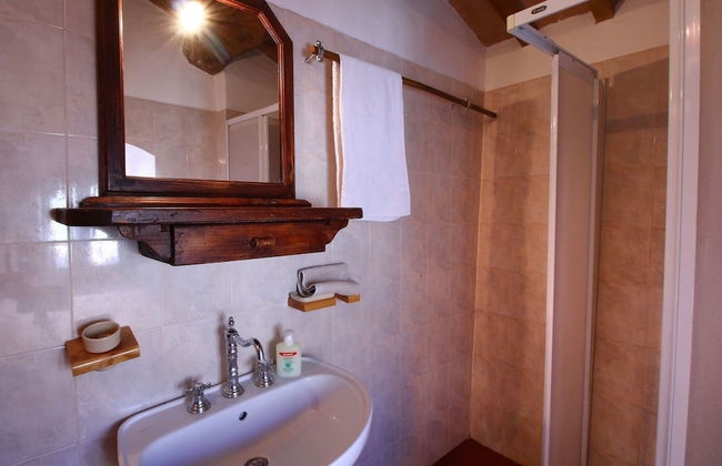 Umbria's Poolside Charm - Photo 13