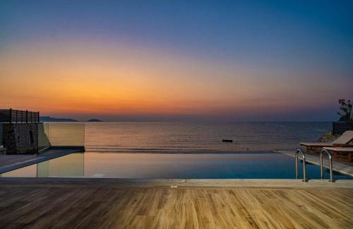Violet Beach Front Private Villa - Foto 48