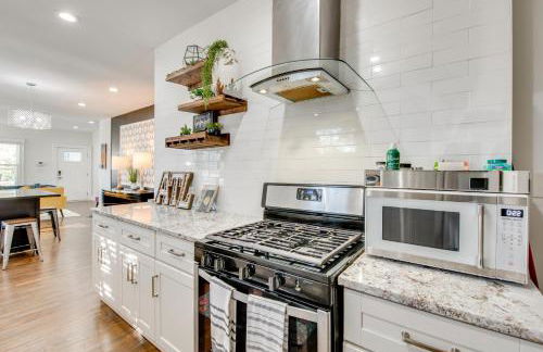 Easy MARTA Access! Modern ATL Home with Deck - Foto 10