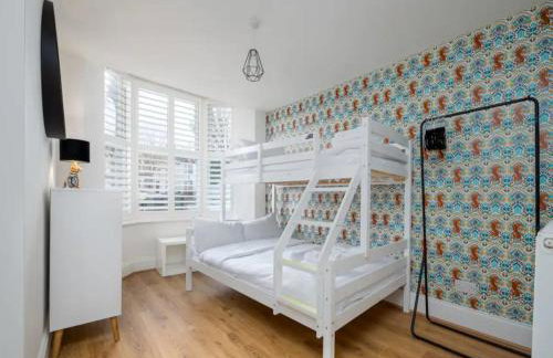 Modern and Bright Home Minutes From Central London - Pass the Keys - Foto 14