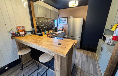 Stylish, Penn State-Themed Historic Getaway 2 Blocks from Waterfront - Foto 11