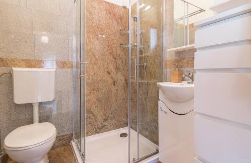 Superb villa Maxima with private pool, sauna, jacuzzi, playground for up to 18 persons, extra pool heating available - Foto 44