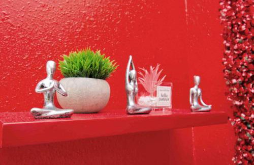 Prolific Red Luxe: Private Deck + Stylish Living - Photo 16