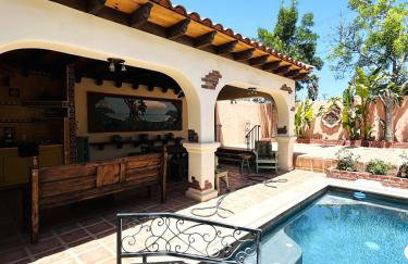 UNIQUE SPANISH HACIENDA HOUSE with POOL VINTAGE 1948 EUROPEAN ANTIQUES ETHNIC ART - Photo 1