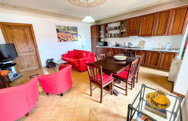 Central Spoleto Apartment With Large Sunny Terrace With Views - Photo 24