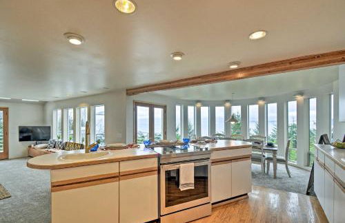 Unique Port Ludlow Home with 3 Decks and Hot Tub! - Foto 16