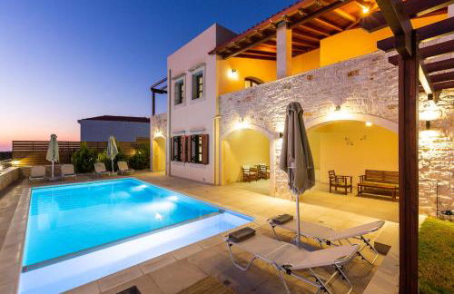 Ilys Home, a Country-chic Retreat with Pool & BBQ, By ThinkVilla - Photo 7