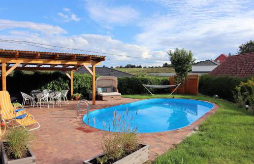 Ferienhaus zum Glück, mit Pool und Kamin - Foto 1