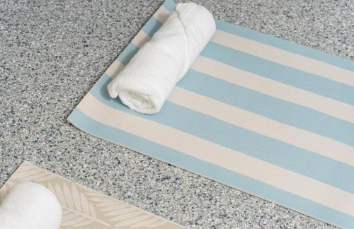 Oceanfront Oasis BBQ Patio, Free Dock, Pool and Secret Speakeasy - Foto 37