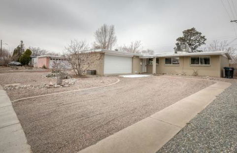 Pitt Paradise Pet Friendly Oasis - An Irvie Home - Photo 3