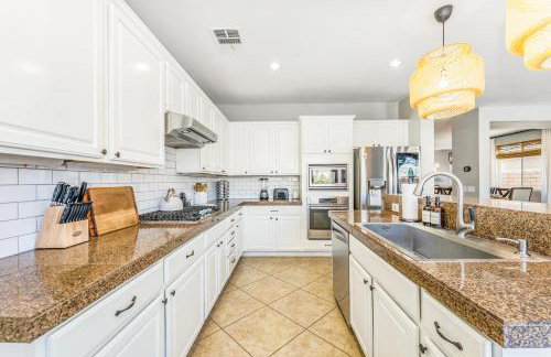 GAMEROOM, King Beds, Movie Projector, Heated Saltwater Pool, Golf and Games! - Foto 36