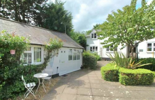 The Mews, Whetstone - Photo 1