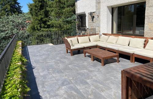 Los Cedros, gran chalet con piscina y apartamento en Navacerrada - Foto 26