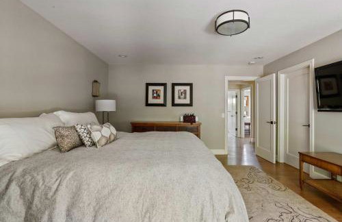 10 Acre Estate with Views Teahouse and Pickleball Court - Foto 26