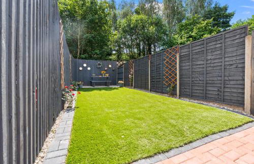 Free Parking ,Modern 4 bedrooms 10min from Birmingham city centre ideal for contractors ,Groups and Families - Photo 55