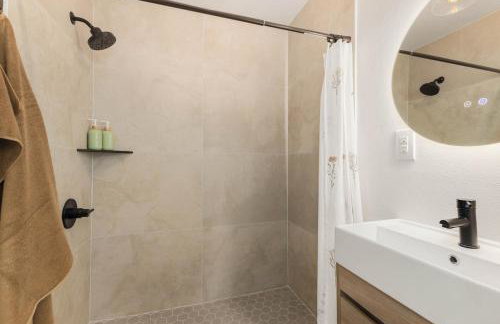 Cozy & Spacious 3BR2BA Home Near I-5 - Foto 17