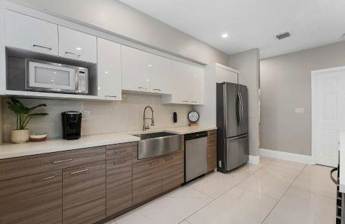 Modern 3 BR Villa Near Beach & FLL - Photo 9