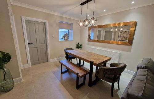 Stylish and Modern 7 Bedroom house near Brecon Beacons - Photo 26