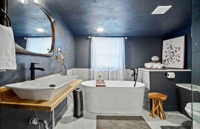 3-story 6-bedroom 4 Bathrooms 3min-asian Dist - Photo 15