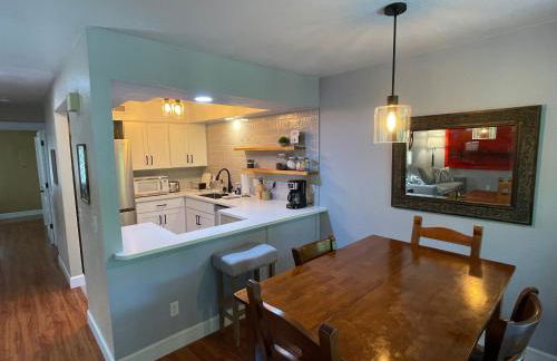 Next to Lake, Pool, 10 Acre Park, 1 Mile to Town, Best Prices - Foto 6