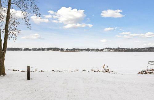 Lake Cabin; Renovated, Flat Lot, Dock, Sandy Beach, Many Games and Lake Toys! - Foto 42