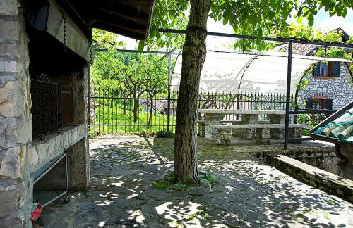 Cottage in Italy With Alpine Fireplace - Foto 45