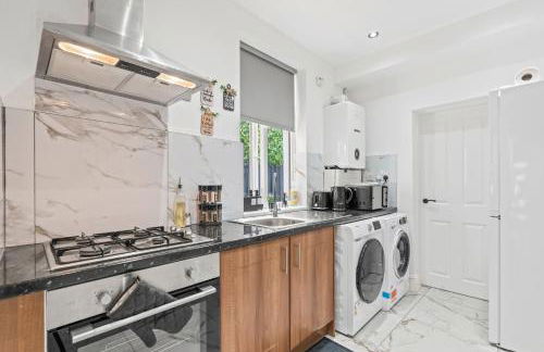 Free Parking ,Modern 4 bedrooms 10min from Birmingham city centre ideal for contractors ,Groups and Families - Photo 44