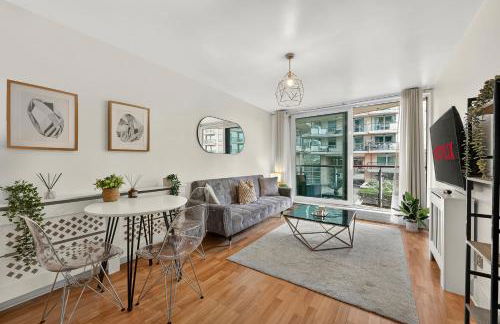 Riverside Apartments with Balcony, 1 Min Walk to Vauxhall Station - Foto 20