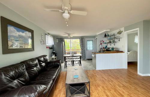 Cozy LAKE ONTARIO WATERFRONT Breathtaking Views! - Foto 14