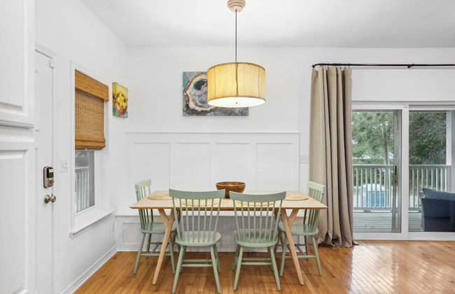 Dolphin Days by Avantstay Pool, 0.2mi to Beach! - Foto 17