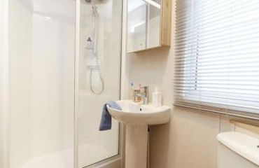 Elegant 2 Bed 1 and Half Bath Caravan in Holiday Resort Village - Photo 13