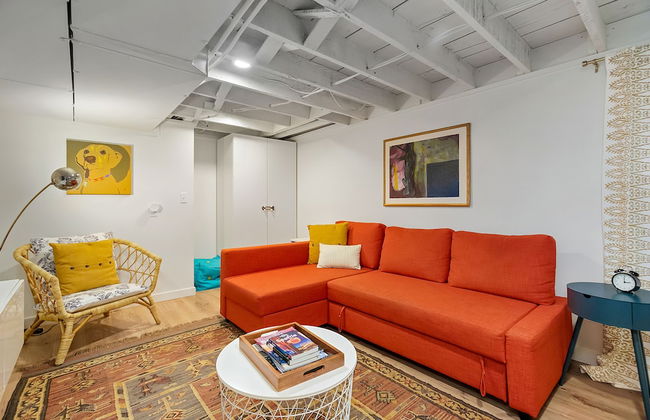 Mid-Century Vibes Basement - Foto 13