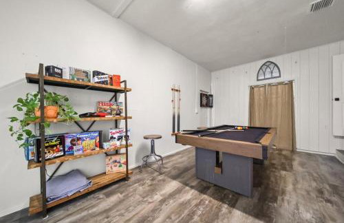 Tropical PoolHome Walk to Shops Near Beach - Foto 54