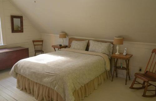 Charming 1-bedroom Waterfront Cottage in Morgan VT - Foto 4