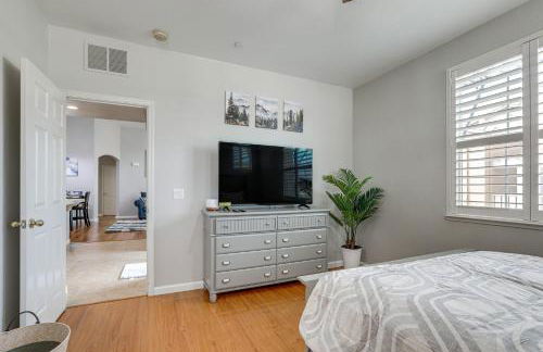 Extended-Stay Ready! Elk Grove Unit with Pool Access - Foto 16