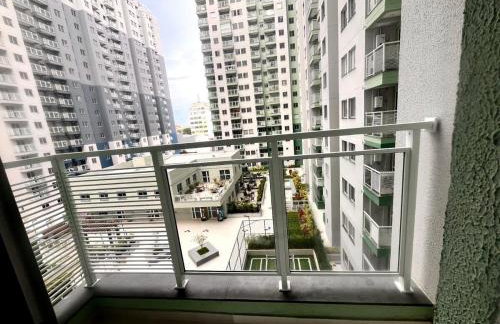 Apartamento de 2 quartos, com piscina e há 10 km de copacabana - Foto 24