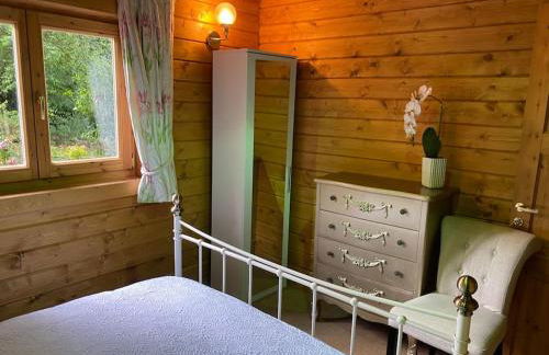 3 Bedroom Lodge Hotub pool in Horsley Surrey UK - Photo 44