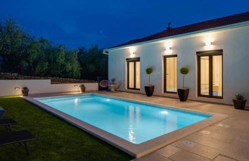 Apartment Gironi with Pool, Jacuzzi - Photo 31