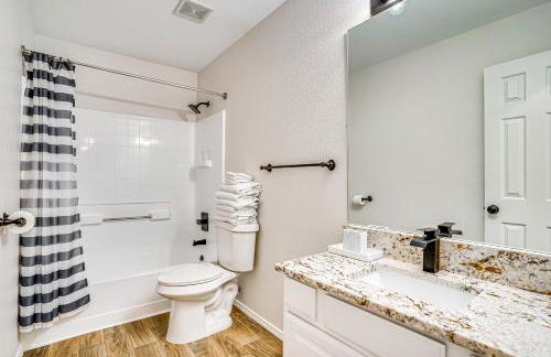 2 Mi to Old Town Spacious Burleson Vacation Home - Foto 19