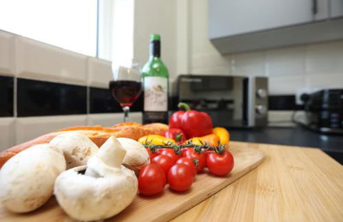 Homely ! Perfect for Contractors and Guests with Private off street parking - Foto 31