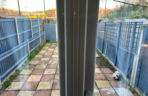 Modern 2 Bedroom House Near London City Airport, Excel, O2 & DLR with FREE Parking & Privet Entrance - Foto 29