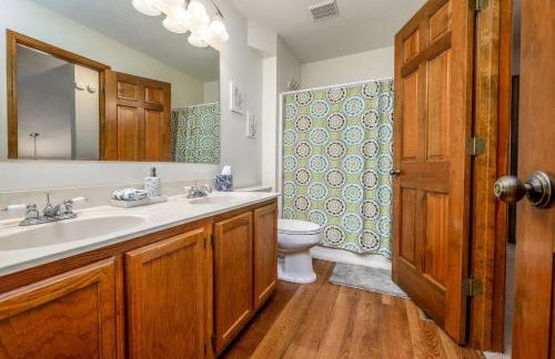 Quiet 2-Bedroom Condo with Garage and Fast Wi-Fi - Foto 19