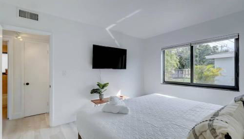 Chic Retreat: 2BR Apartment! - Foto 3