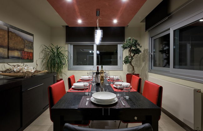 Quinn Hill Luxury Villa - Photo 5