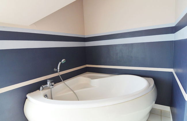 Sourbrodt Villa With Pool - Photo 9