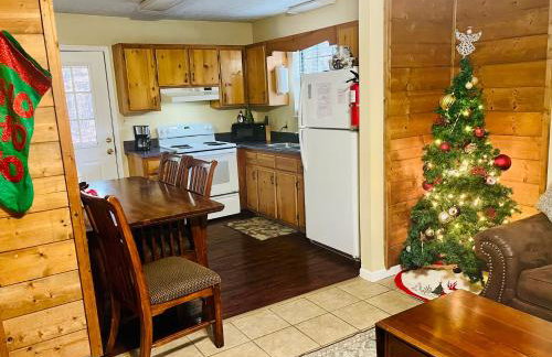 Smoky Mountain Cabin with HOTTUB - Photo 16