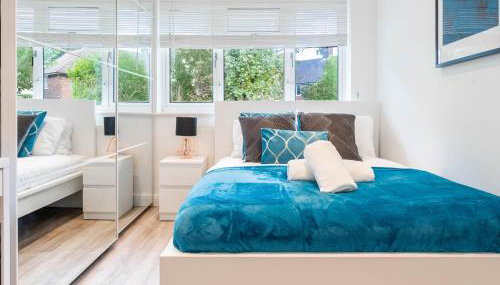 Four Bedroom House - Parking - Garden - Netflix 22C - Foto 3