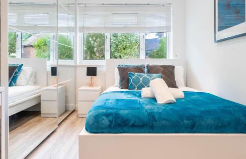 Four Bedroom House - Parking - Garden - Netflix 22C - Foto 3