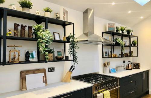 The Cuckoo's Retreat - Luxurious home with private garden & jacuzzi - Photo 10